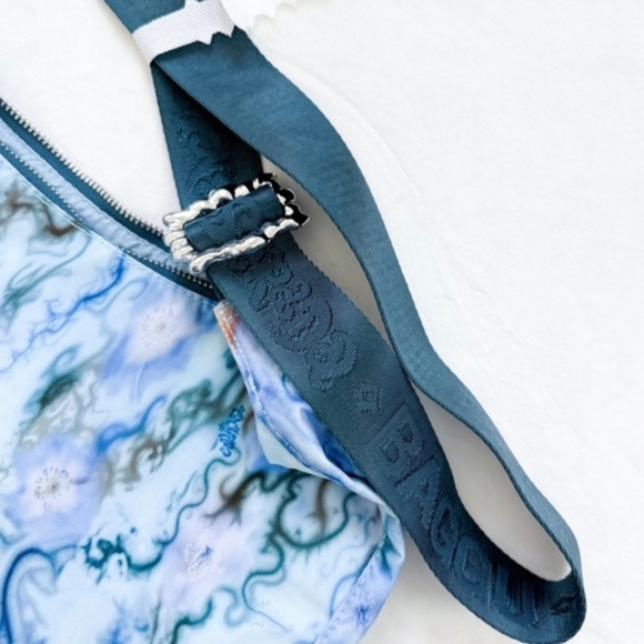 BAGGU x Collina Strada, Medium Crescent Bag - Blue Thorns - Picture 2 of 4